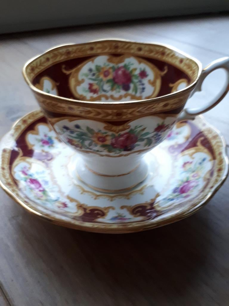 Royal Albert Lady Hamilton, Ophalen, Zo goed als nieuw, Porselein, Kop en/of schotel