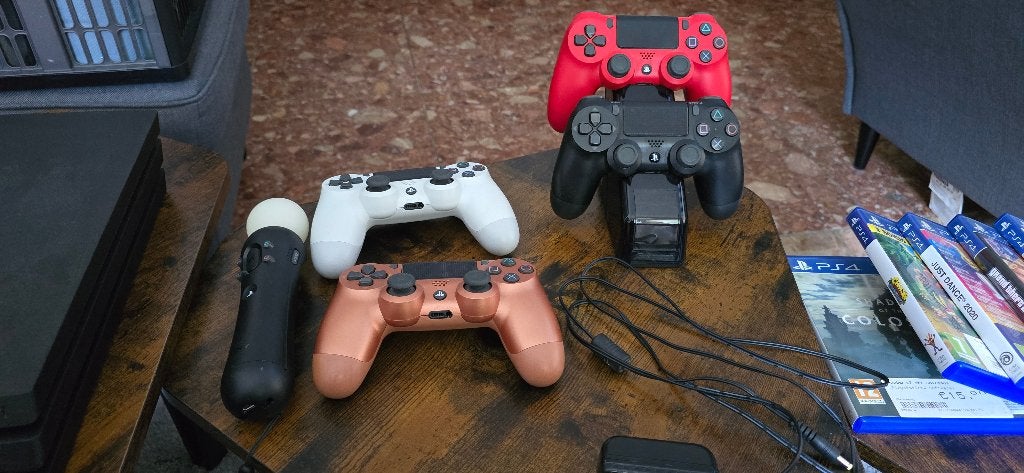 PS4 Pro with 4 controllers, a Joystick and 6 games, Spelcomputers en Games, Ophalen, Online, Overige genres, 1 speler