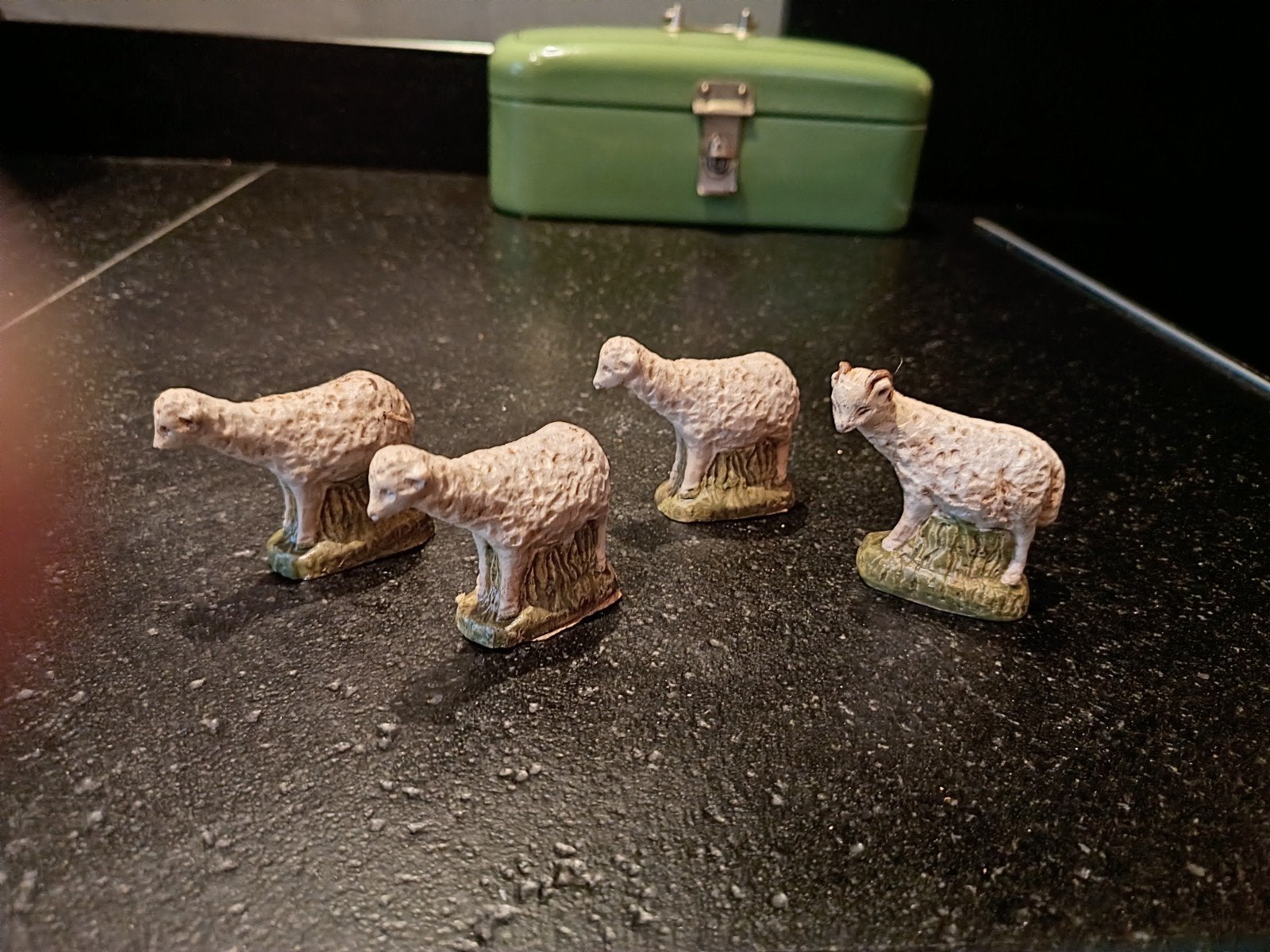 4 nostalgische oude kerstgroep schaapjes / 6 cm hoog, Ophalen, Gebruikt