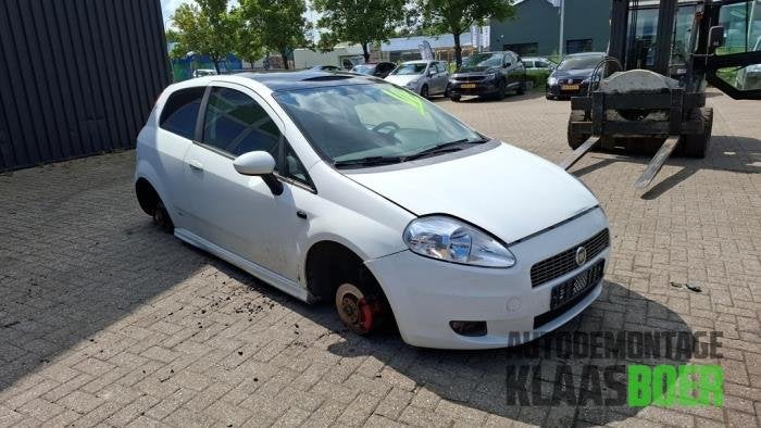 Scherm rechts-voor van een Fiat Punto Grande, Gebruikt, -, -, Ophalen of Verzenden