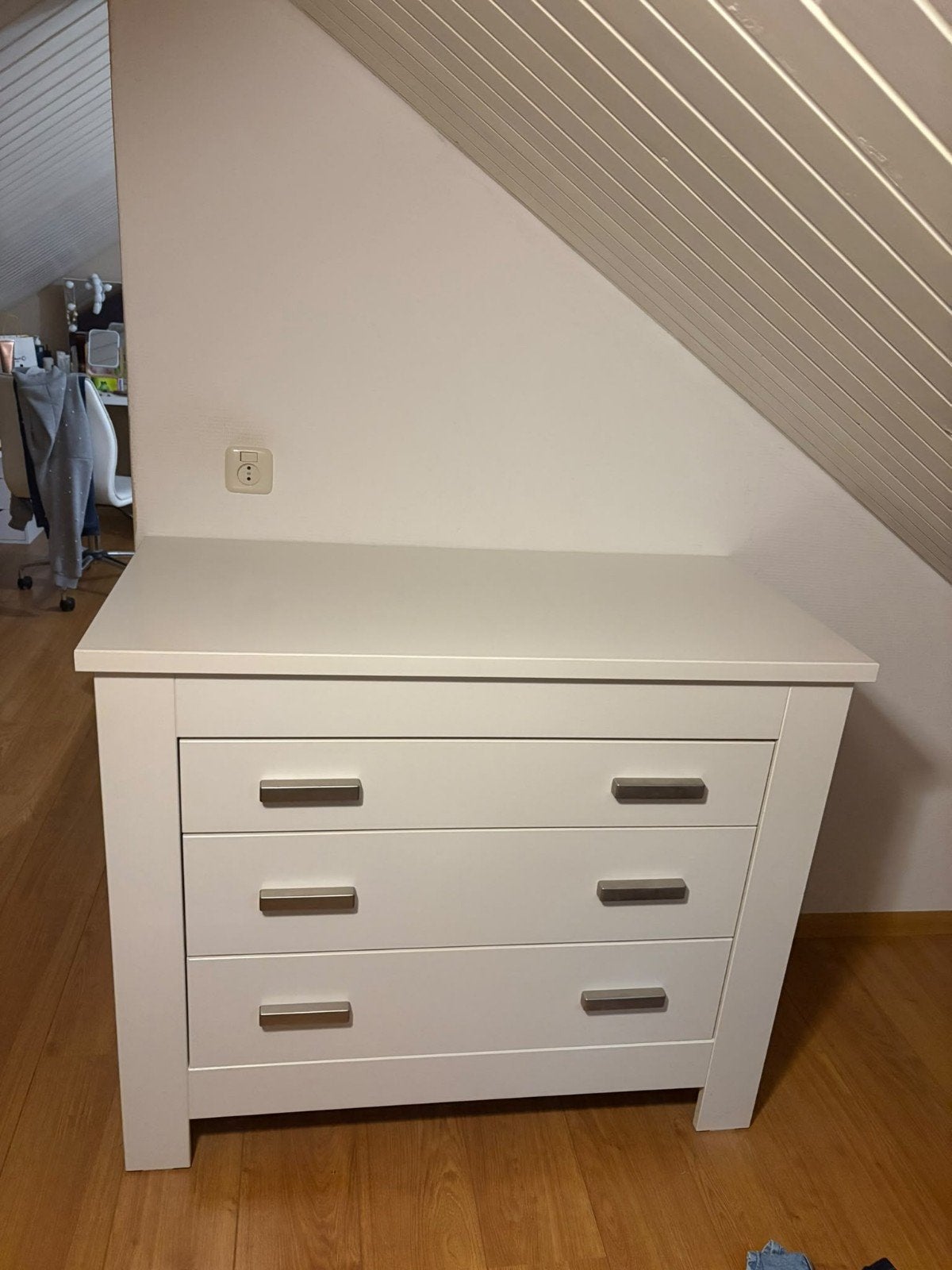 Babydump babykamer: commode, rekje, ledikant met matras, Kinderen en Baby's, Ophalen, Gebruikt, Jongetje of Meisje