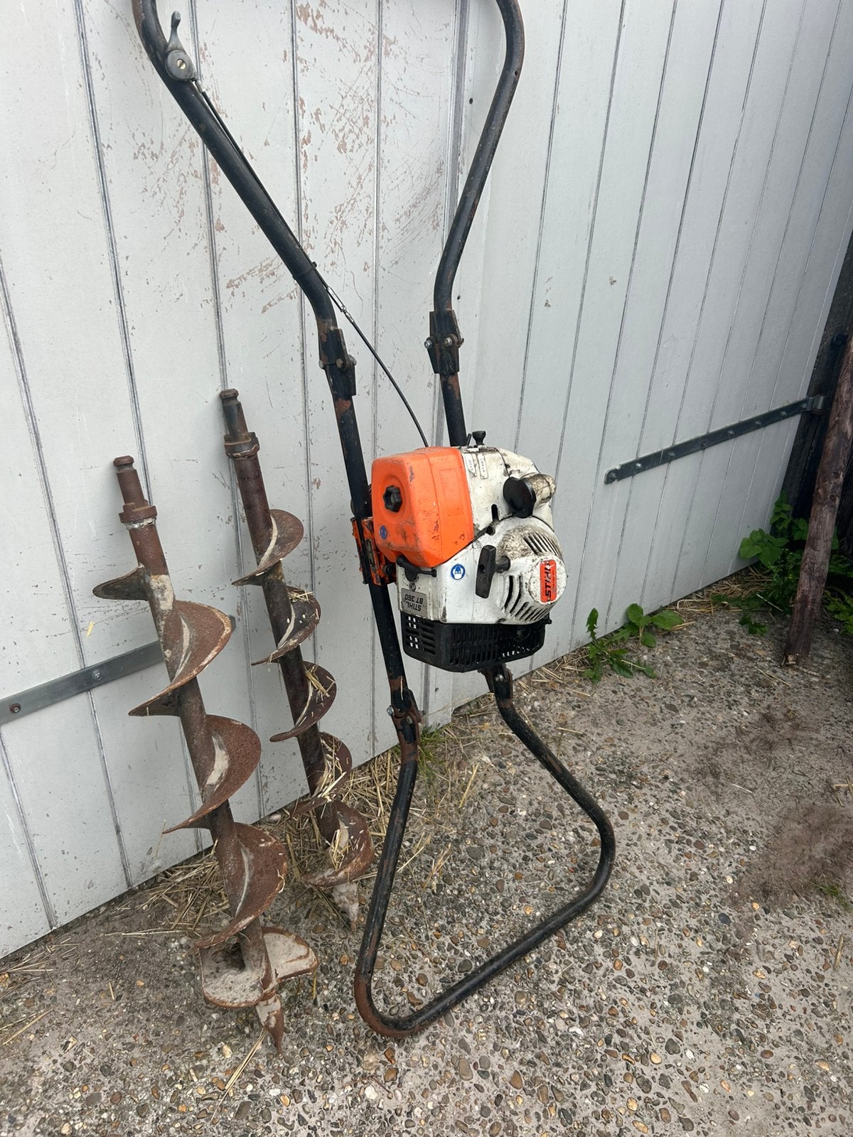 Stihl BT360 grondboor, Doe-het-zelf en Verbouw, Gereedschap | Freesmachines, Ophalen, Zo goed als nieuw, Benzine, Tuinfrees