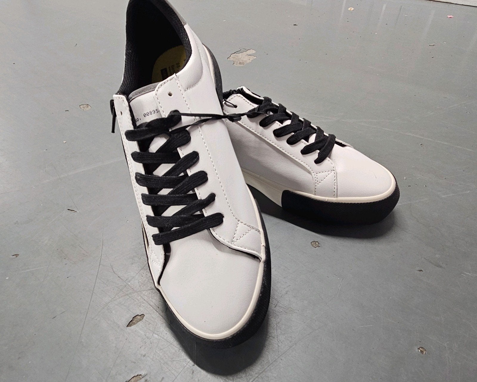 Bershka sneakers maat 42 - Nieuw met kaartjes, Wit, Nieuw, Ophalen of Verzenden, Bershka