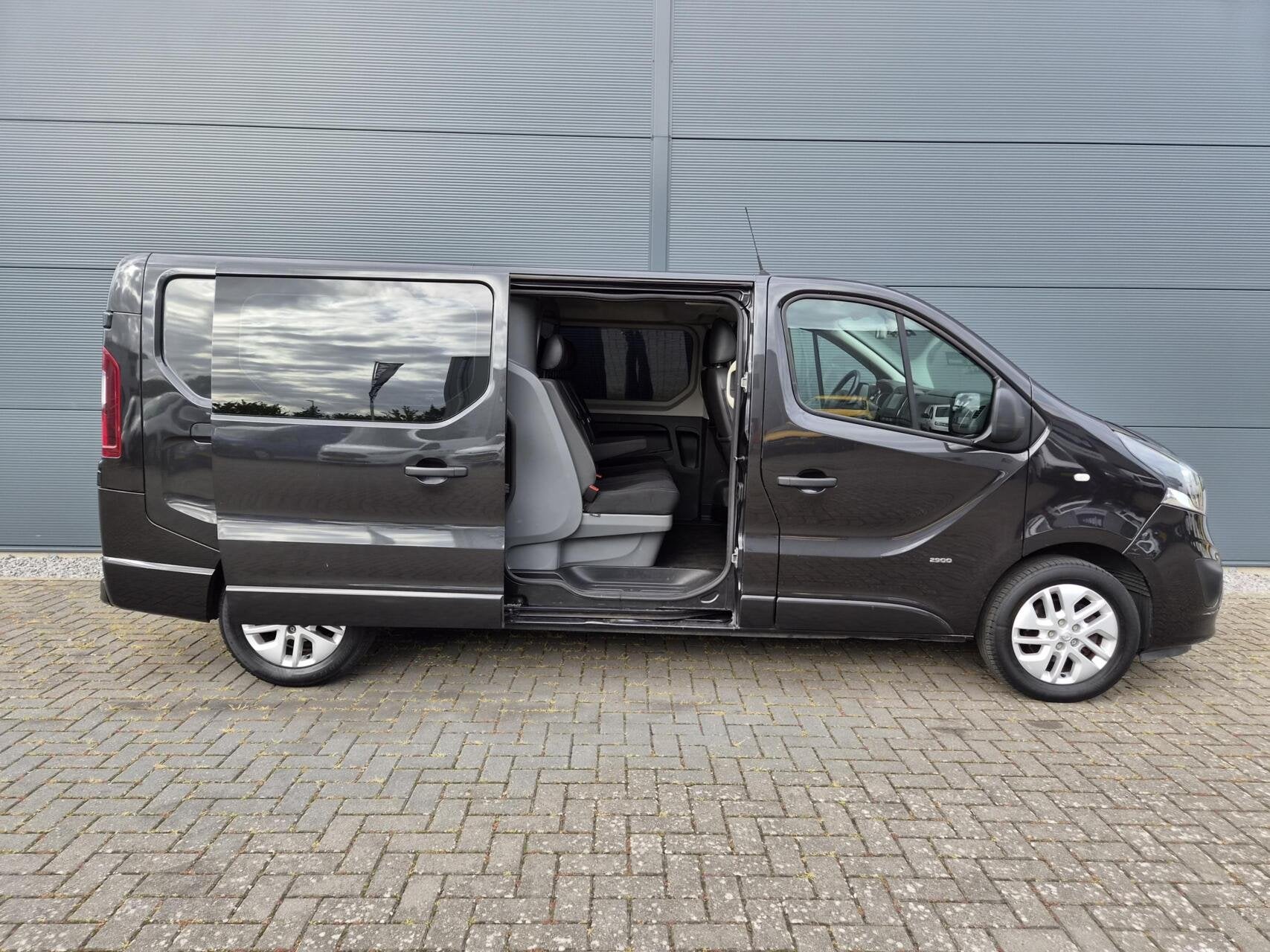 Opel Vivaro 1.6 CDTI L2H1 DC Airco Cruise Navi Trekhaak 140p, Auto's, Euro 5, Gebruikt, 4 cilinders, 2000 kg