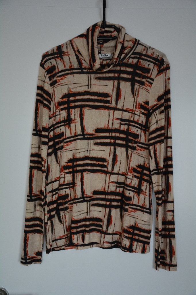 Nieuwe trui KYRA., Ophalen of Verzenden, Nieuw, Maat 42/44 (L), Meerkleurig