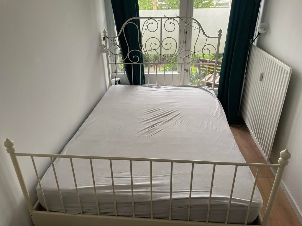 Wit Ikea metalen bedframe (140x200 cm), Huis en Inrichting, Slaapkamer | Bedden, Ophalen, Gebruikt, Wit, Tweepersoons