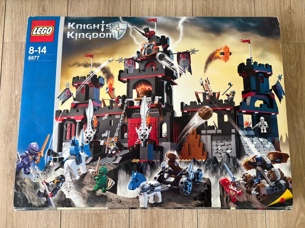 Lego Knights Kingdom 8877, Ophalen of Verzenden, Zo goed als nieuw, Lego, Inclusief doos