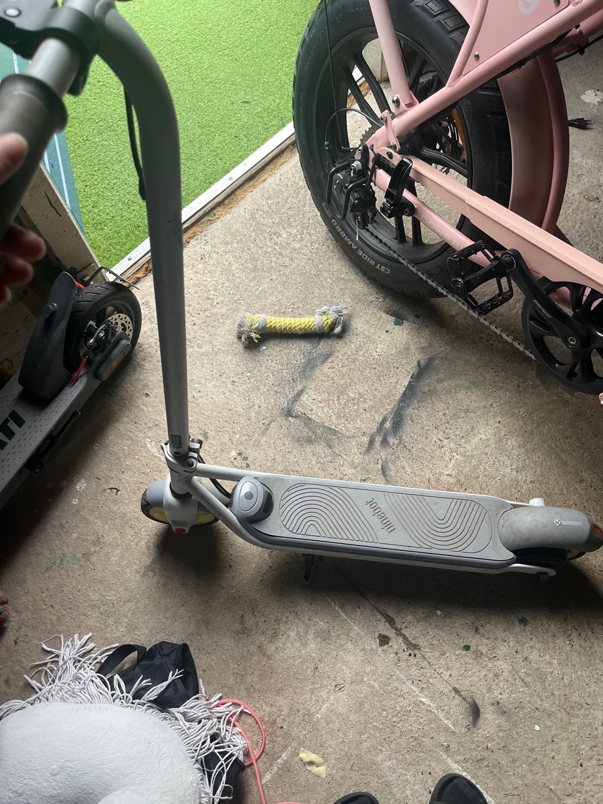 Kapotte elektrische kinderstep Ninebot, Fietsen en Brommers, Ophalen of Verzenden, Gebruikt, Elektrische step (E-scooter)