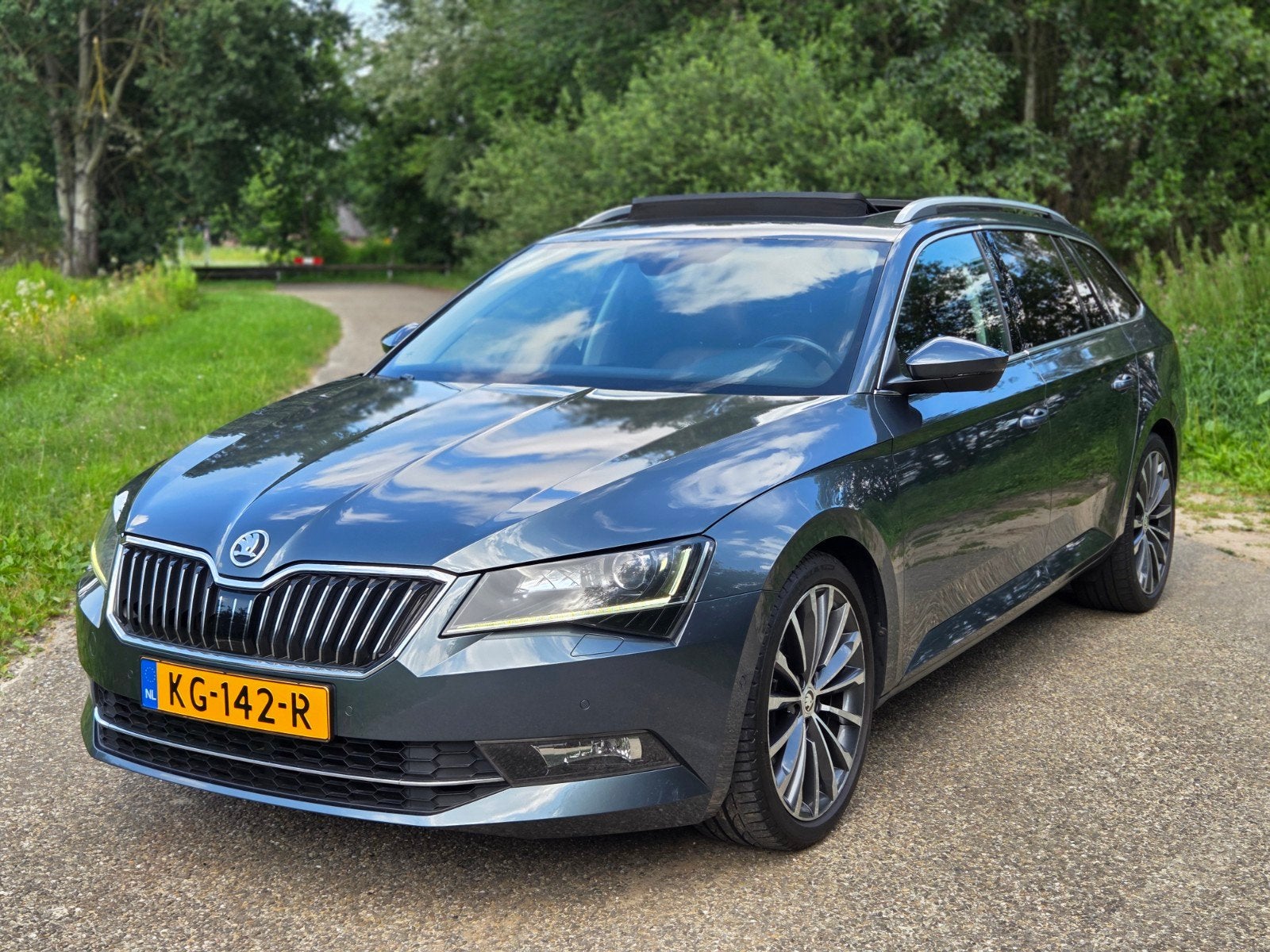 Skoda Superb 1.6TDI 88KW Combi Dsg-7 2016 Grijs, Auto's, Skoda, 4 cilinders, Diesel, 1500 kg, 750 kg