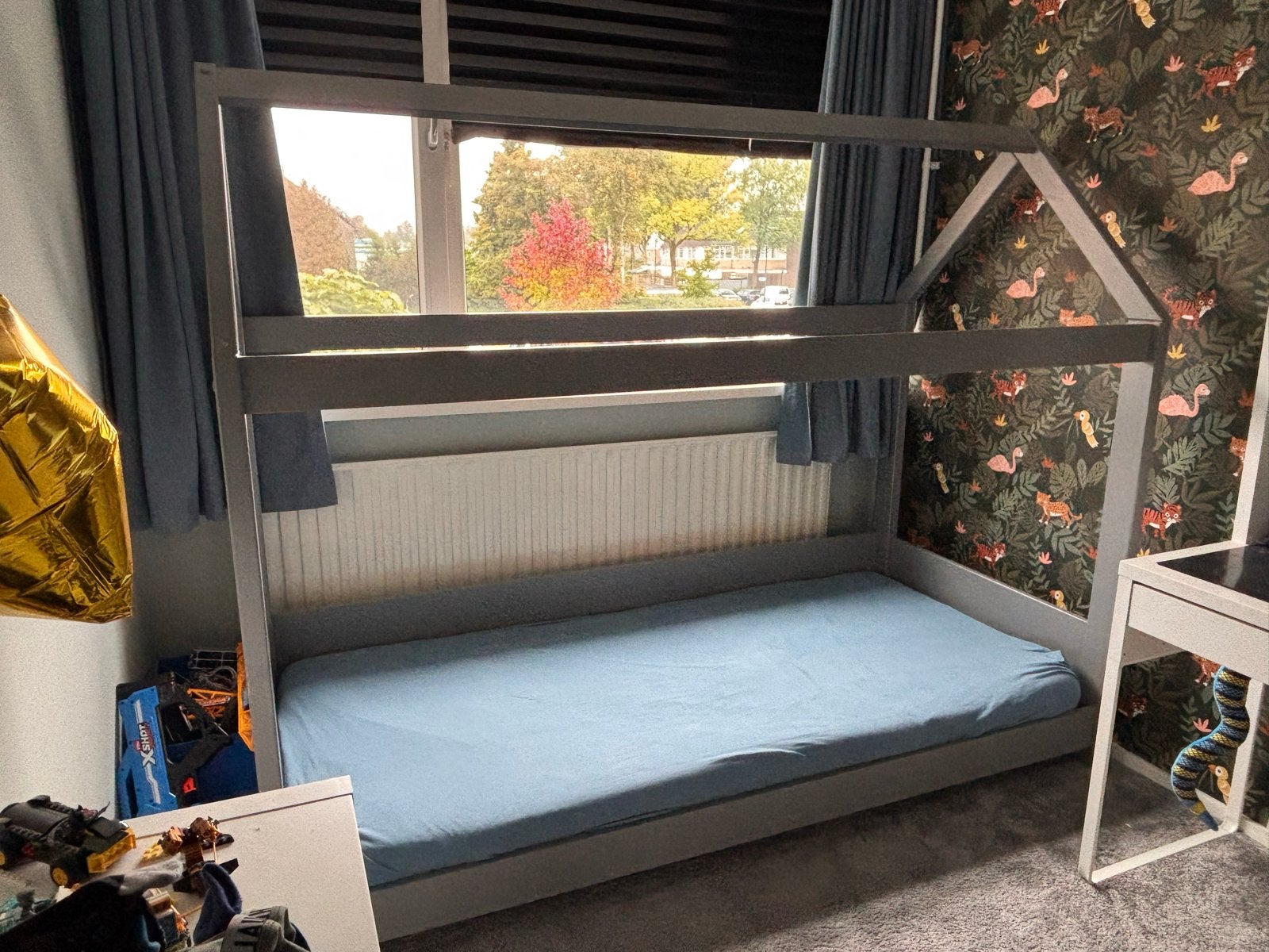 Huisbed grijs - Eenpersoonsbed (90x200 cm), Ophalen, Gebruikt, 90 cm, Eenpersoons