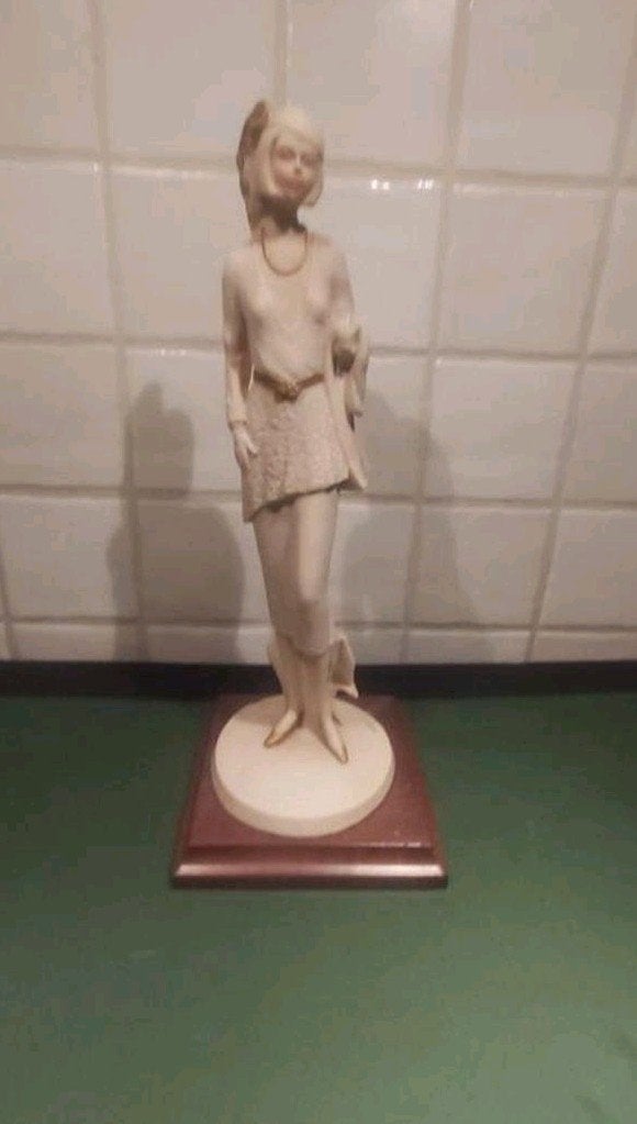 Vintage Ballerina Beeldje - Vivian C., Antiek en Kunst, Ophalen of Verzenden, 20 - 50 cm, Steen of Keramiek, Beeld