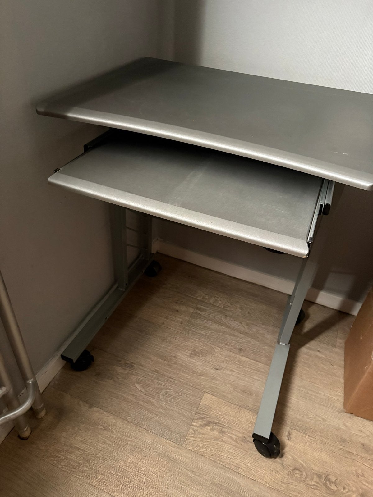 Computertafel met uitschuifbaar toetsenbordblad, Ophalen, Gebruikt, 70 tot 120 cm, Metaal