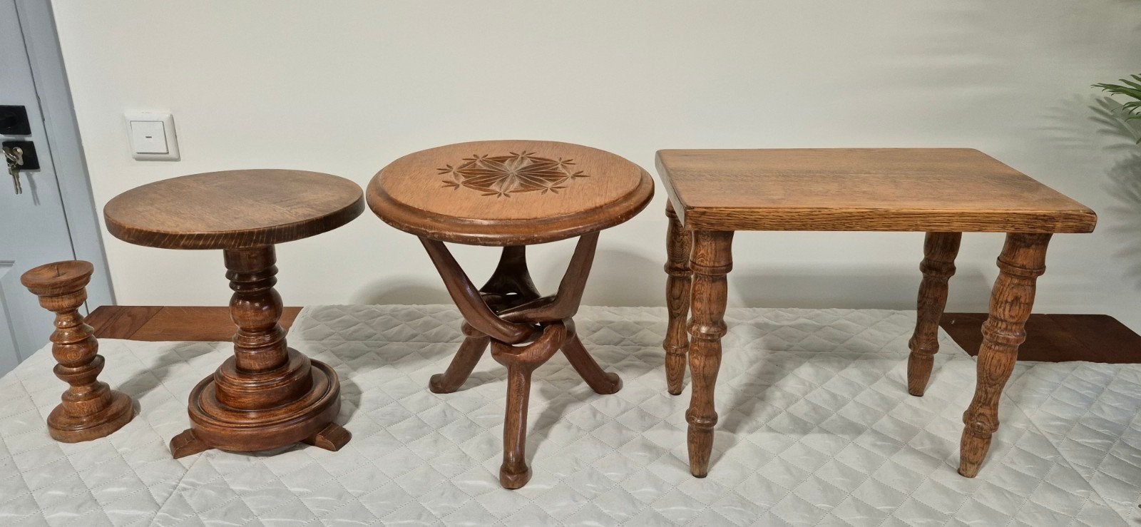 Set van 3 houten bijzettafels en 1 kandelaar, Ophalen
