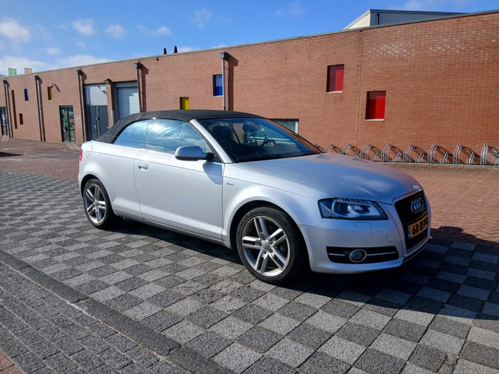 Audi A3 1.2 Tfsi 77KW S line Cabriolet 2012 zilvergrijs, Voorwielaandrijving, Zwart, 4 cilinders, Cabriolet