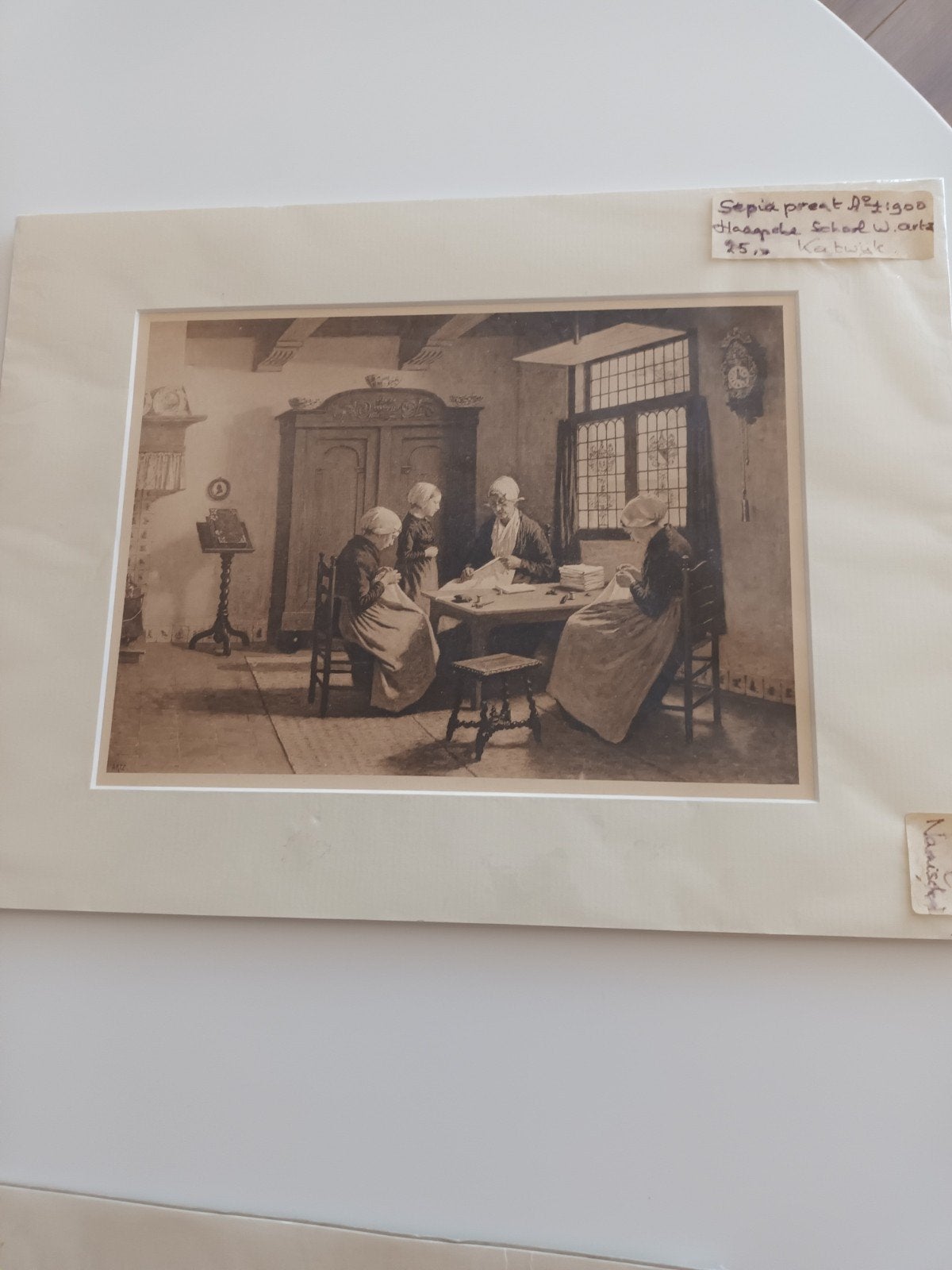 Sepia prent Haagse School: 4 vrouwen aan tafel, Ophalen of Verzenden, Dagelijks leven, Overige technieken, 1900 - 1949