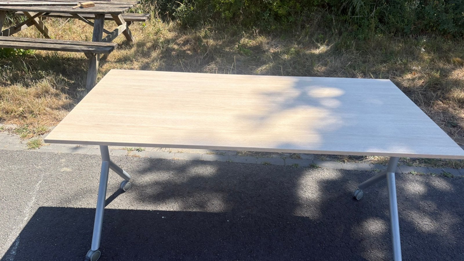 Inklapbaar bureau op wieltjes, Ophalen, Overige typen, 160 cm, Gebruikt