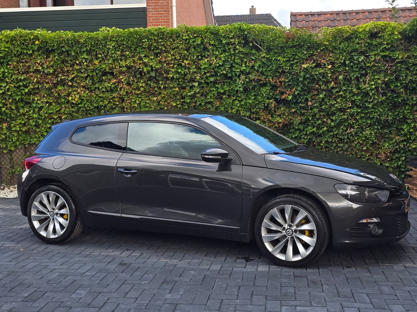 Volkswagen Scirocco 1.4 TSI 90KW 2011 Grijs Nieuwe apk, Auto's, Voorwielaandrijving, 4 cilinders, 4 stoelen, 1219 kg