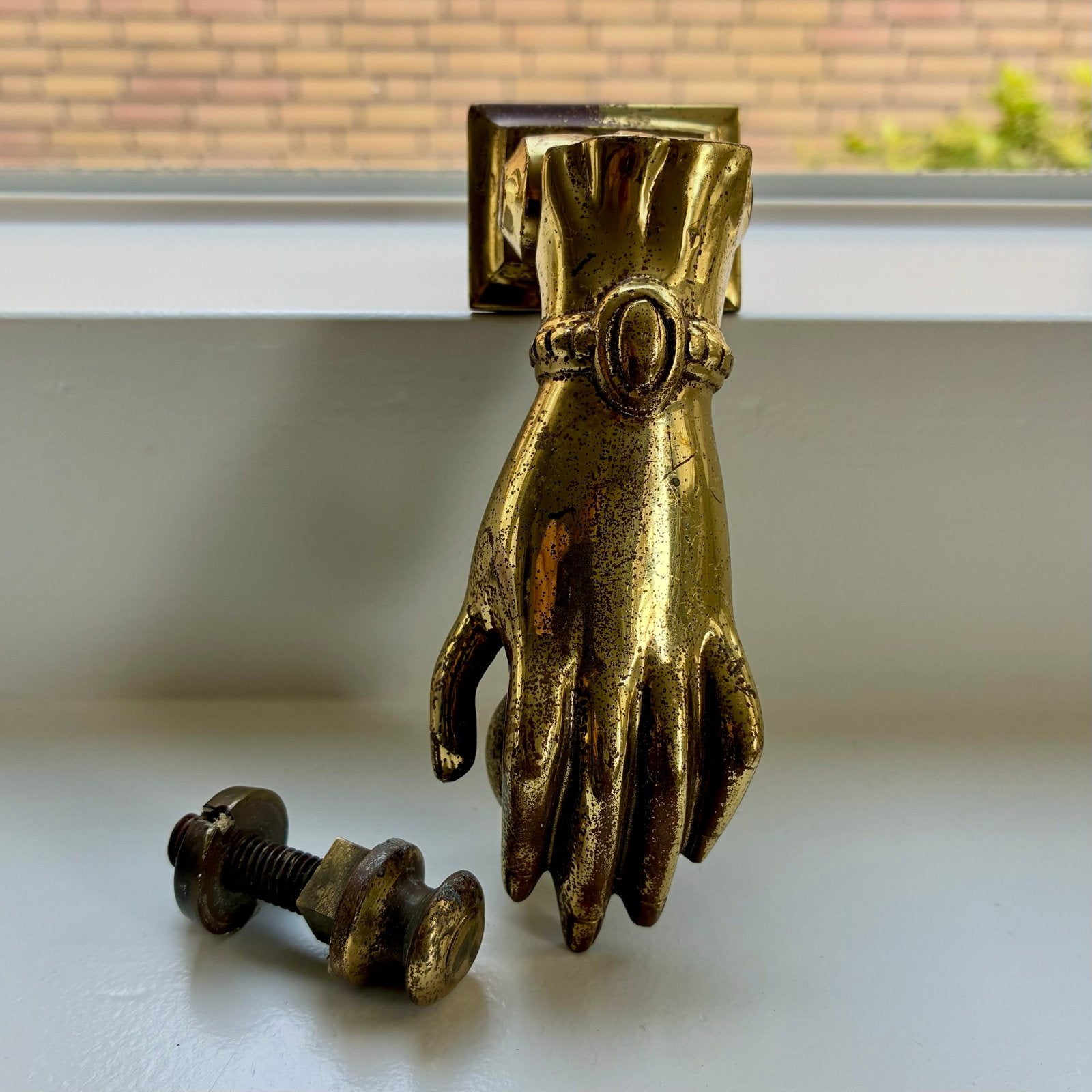 Bronzen deurklopper in de vorm van een hand, Ophalen of Verzenden, Brons