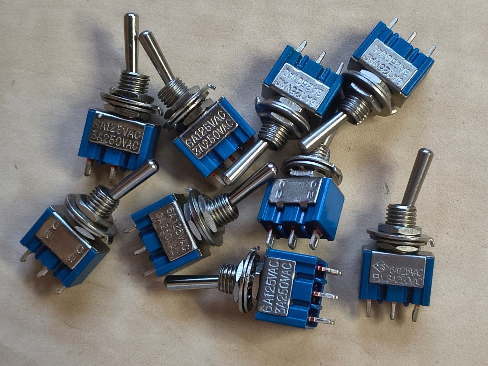 9x Schakelaar, 1 Wisselkontakt, 3A 250V, Nieuw, Ophalen of Verzenden, Nieuw
