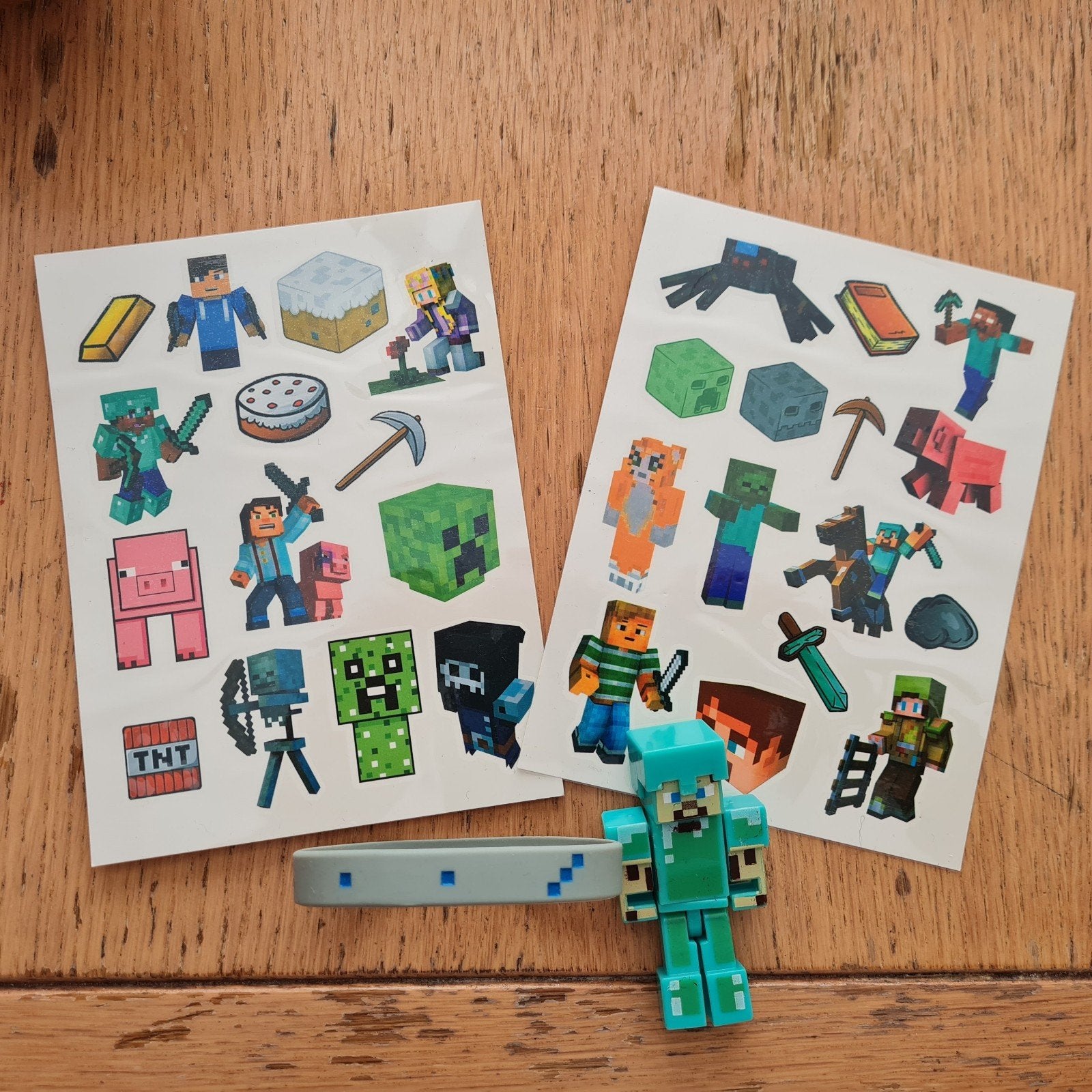 Minecraft Stickers, figuurtje en armband, Ophalen of Verzenden, Zo goed als nieuw