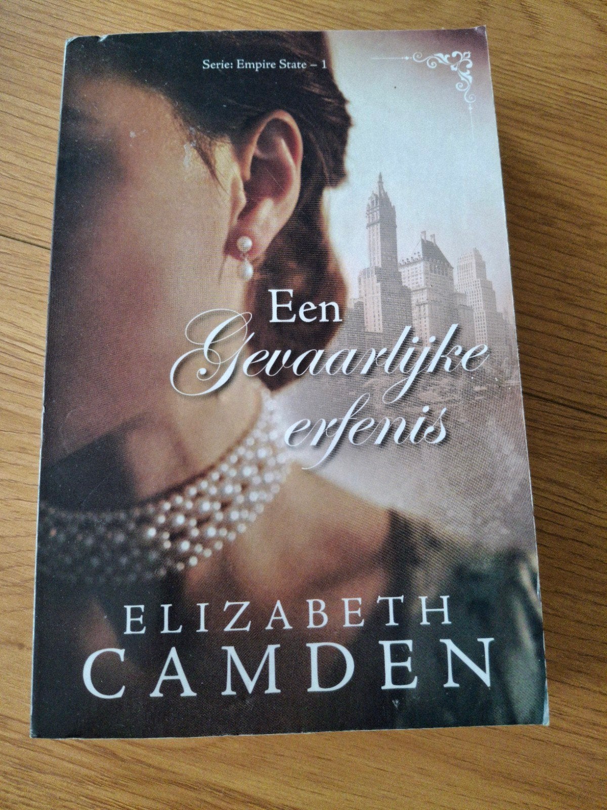 Een gevaarlijke erfenis - Empire State serie deel 1, Ophalen of Verzenden, Gelezen