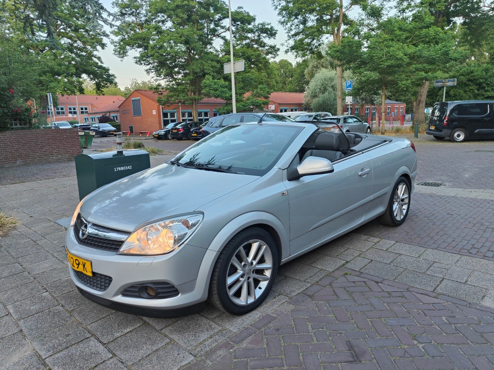 Opel Astra Twintop, 2010, luxe uitvoering, dak perfect✅, Voorwielaandrijving, 745 kg, 15 km/l, Open dak
