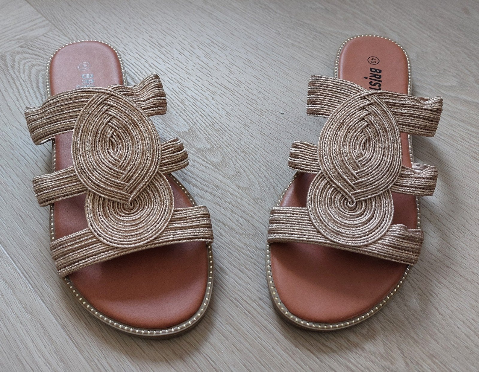 NIEUW metallic gouden slippers maat 40, Kleding | Dames, Schoenen, Slippers, Overige kleuren, Nieuw, Ophalen of Verzenden