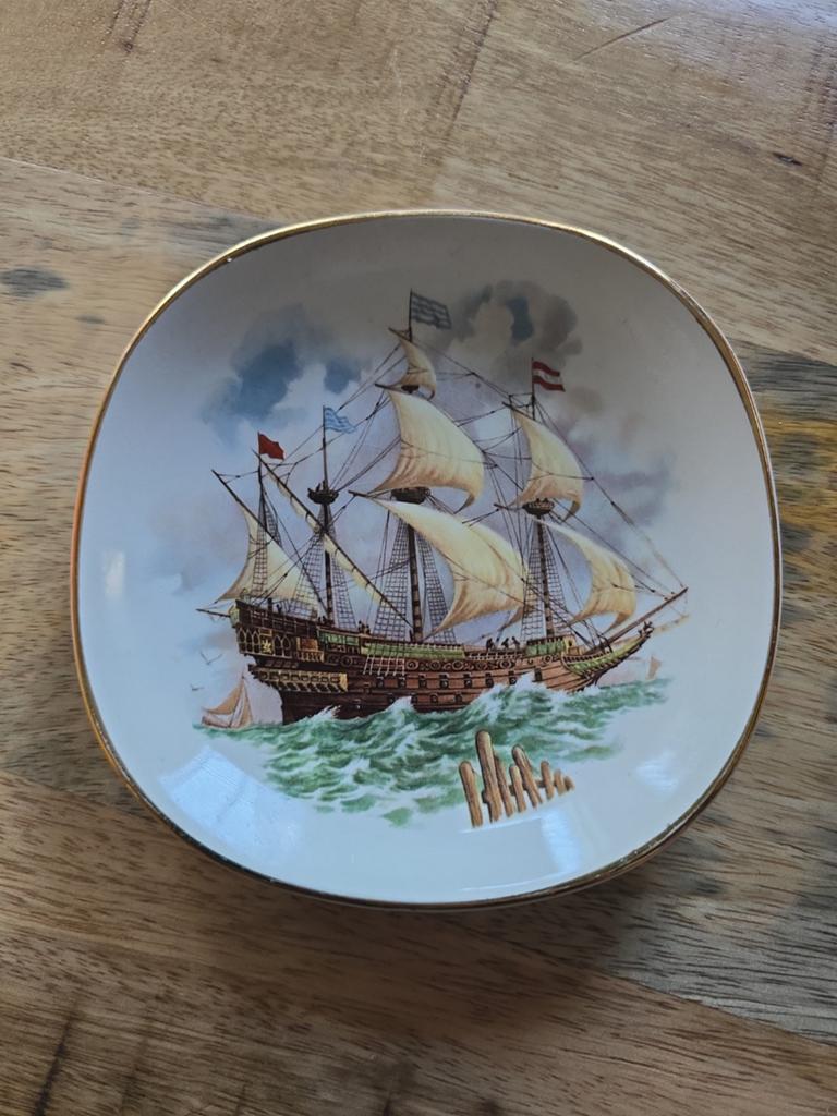 Vintage Weathersby Falcon Ware schoteltje met schip, Antiek en Kunst, Ophalen of Verzenden