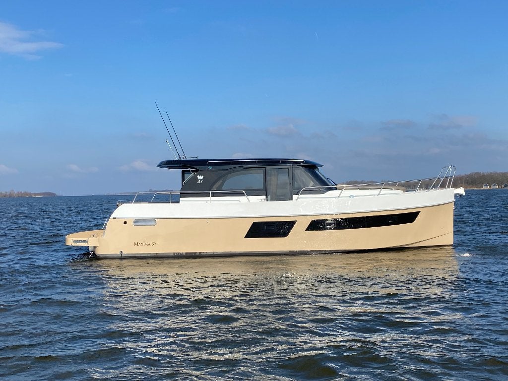 Maxima 37 Cabin | Luxe motorjacht | 2 hutten | Topsegment, Ophalen, Nieuw, Interieur en Kussens