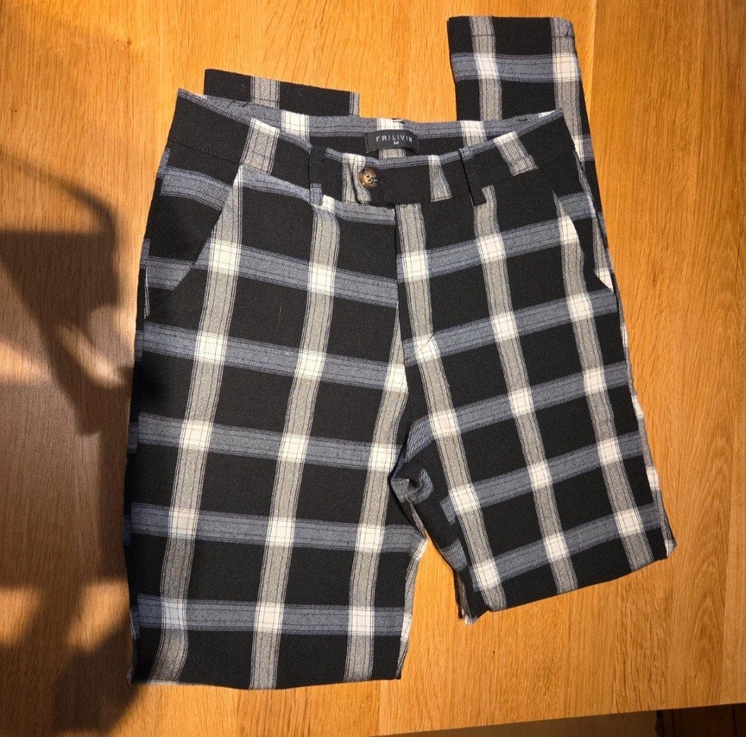 Frilivin geblokte broek maat M, Maat 38/40 (M), Zwart, Ophalen of Verzenden, Gedragen