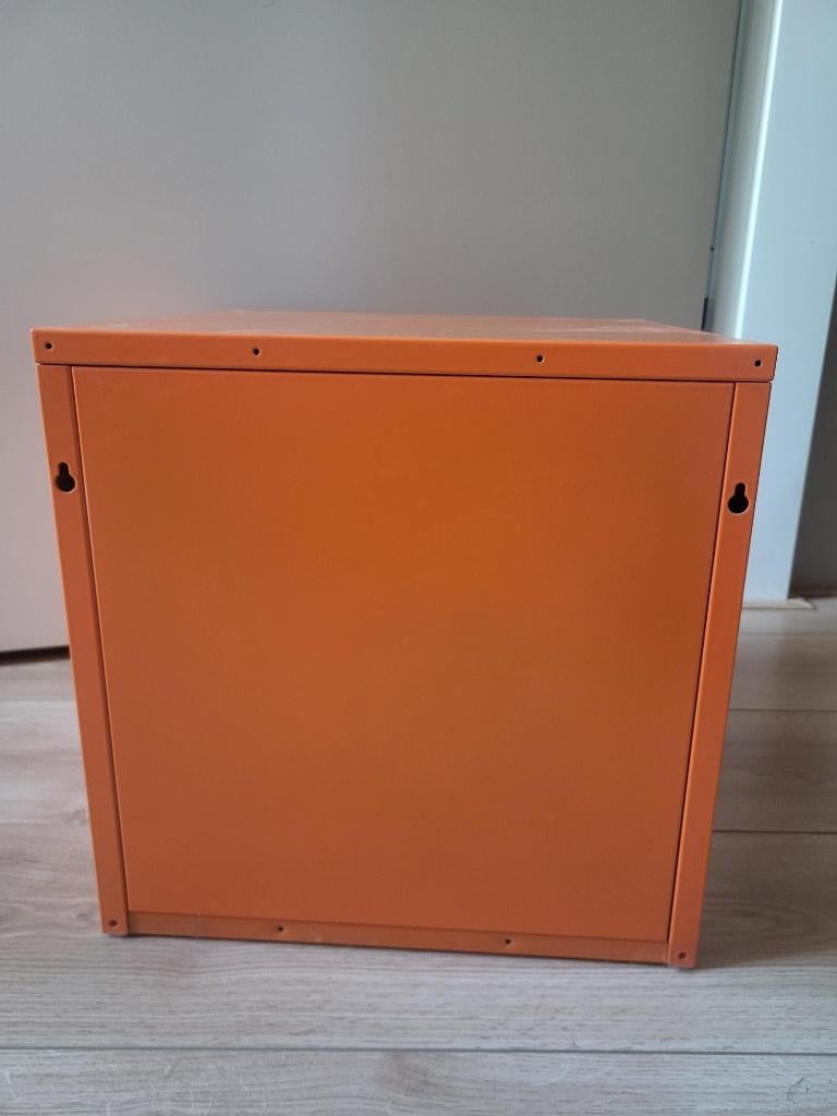 Stoere IKEA Lixhult Locker; Oranje  - 35 x 35 x 35 cm, Huis en Inrichting, Kasten | Lockerkasten, Ophalen, Zo goed als nieuw, Industrieel en Retro