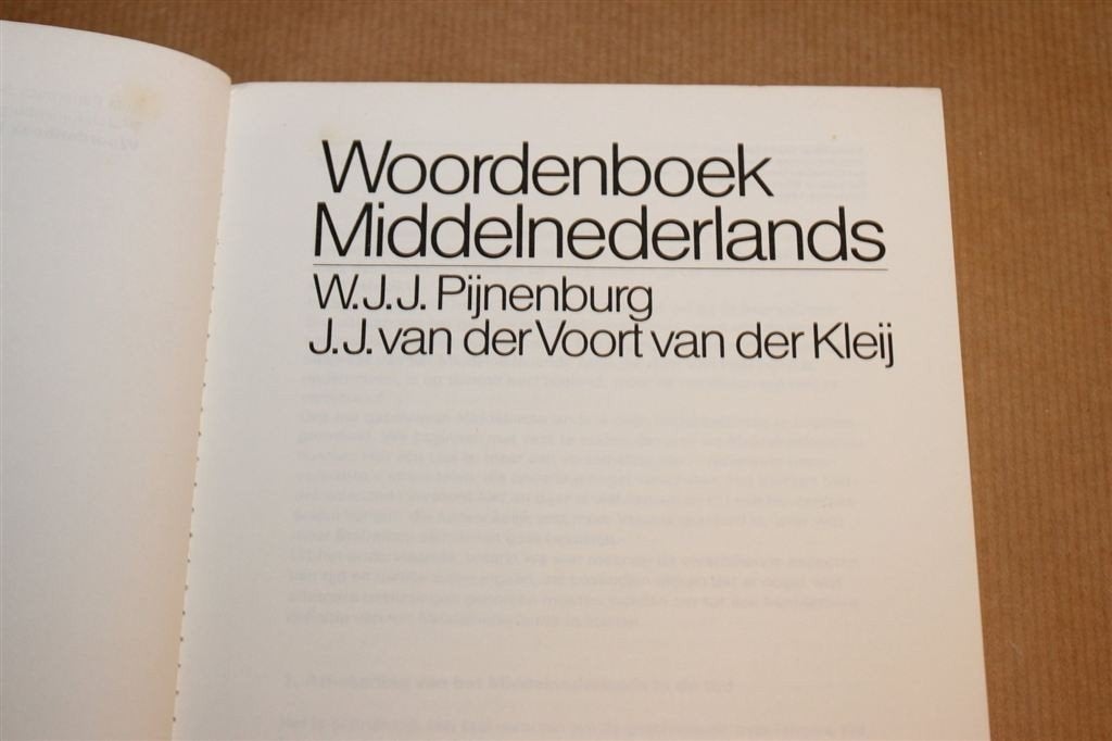 Woordenboek Middelnederlands — Compleet Naslagwerk 1984, Ophalen of Verzenden, Gelezen, Van Dale