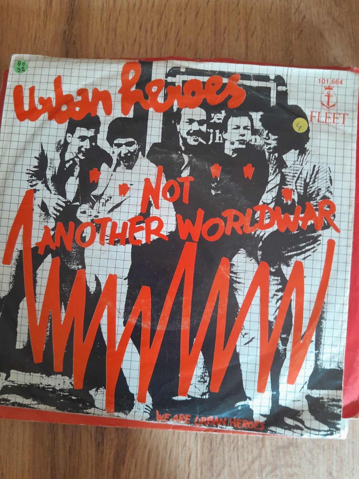 urban heroes 7 inch not another world war, Ophalen of Verzenden, Zo goed als nieuw, Pop