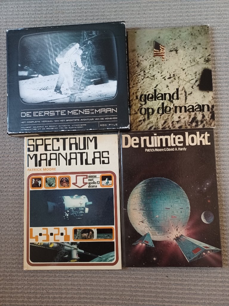 4x Boek Ruimtevaart Apollo Maanlanding NASA Neil Armstrong, Verzamelen, Ophalen of Verzenden, Gebruikt, Boek of Tijdschrift