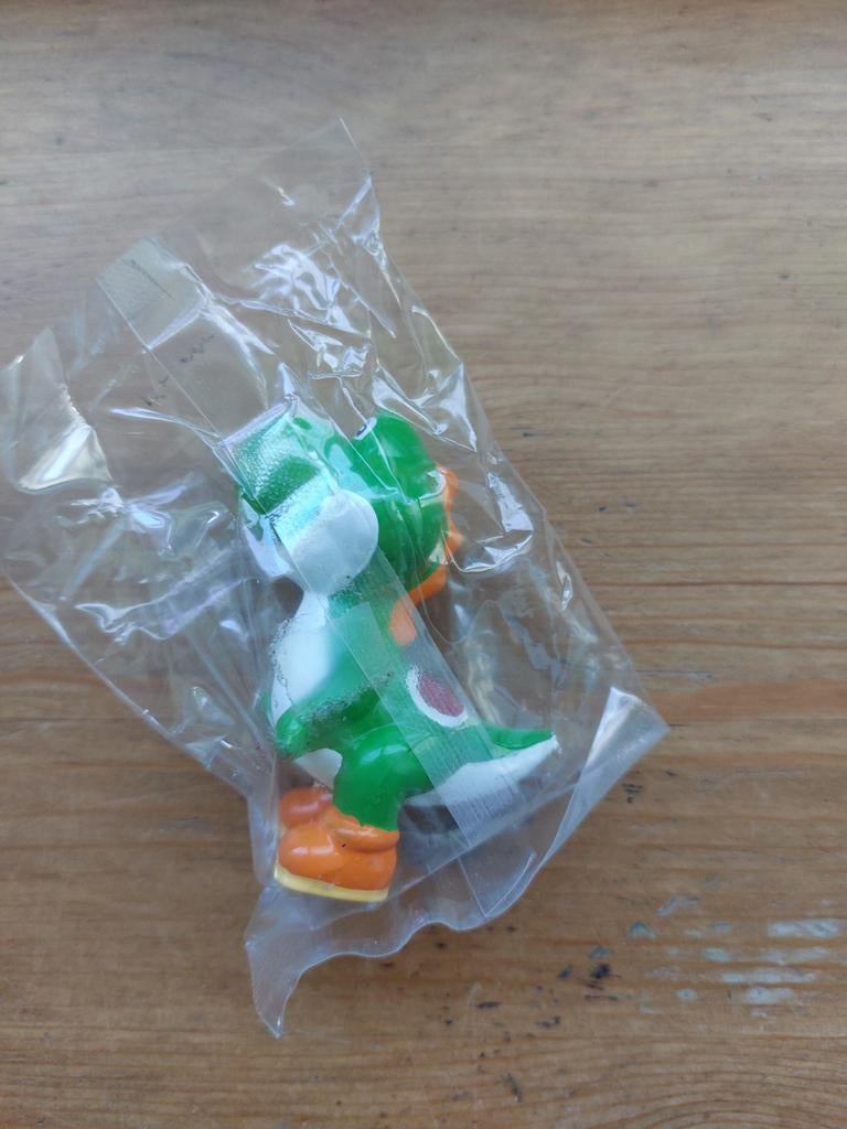 Yoshi poppetje 5,5 cm mars - super mario bros, Verzamelen, Poppetjes en Figuurtjes, Ophalen of Verzenden