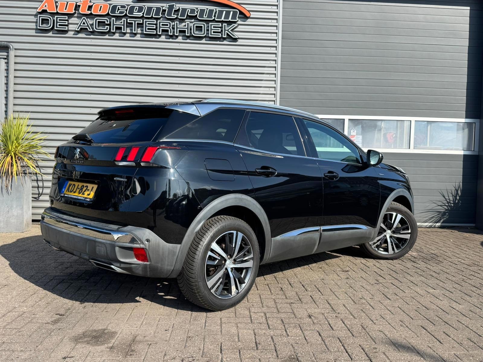 Peugeot 3008 1.2 PureTech GT Line | PANO | Keyless, Auto's, Voorwielaandrijving, 1325 kg, Gebruikt, Zwart