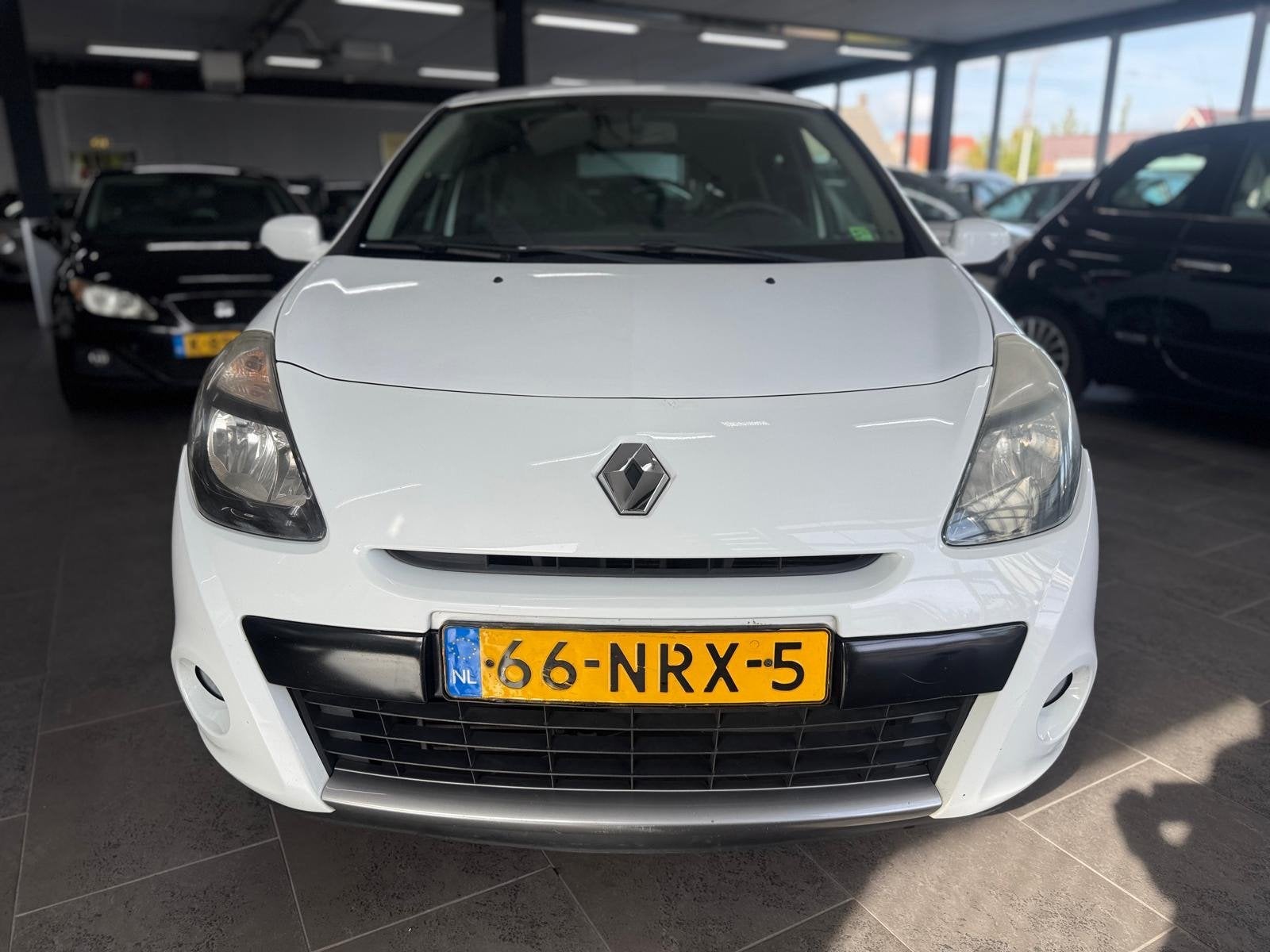 Renault Clio 1.2 TCe Collection airco elektrische ramen+spie, Auto's, Voorwielaandrijving, Euro 5, Gebruikt, Zwart