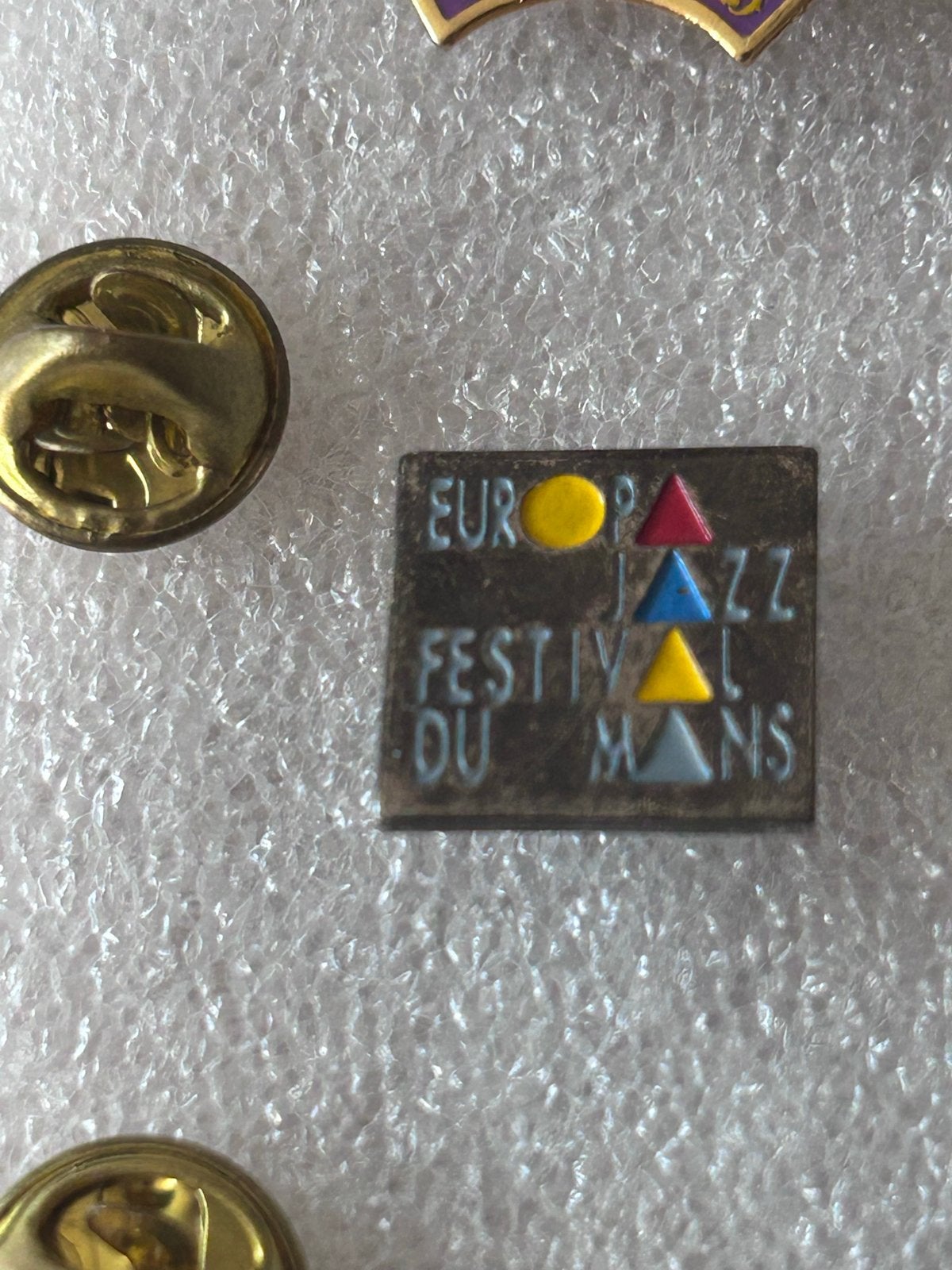 Vintage Europa Jazz Festival Du Mans pin, Verzamelen, Ophalen of Verzenden, Gebruikt, Overige onderwerpen, Speldje of Pin