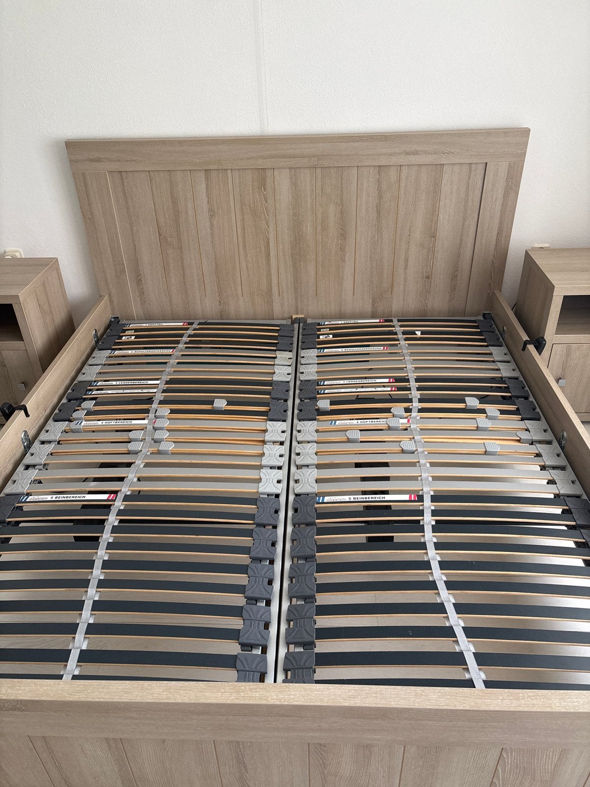 Tweepersoonsbed met verstelbare lattenbodems en nachtkastjes, Verstelbaar, Overige kleuren, Tweepersoons, Ophalen of Verzenden