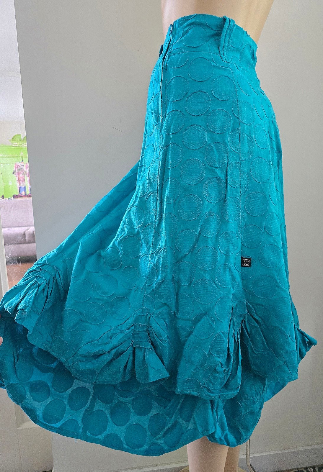 Nieuwe turquoise rok met cirkelpatroon en ruches, maat L, Kleding | Dames, Overige kleuren, Maat 42/44 (L), Ophalen of Verzenden