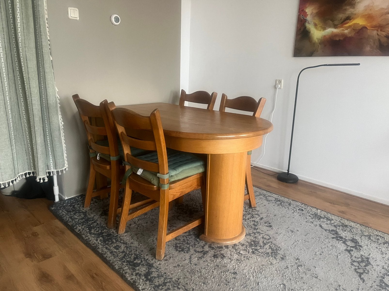 Uitschuifbare eettafel + 4 stoelen