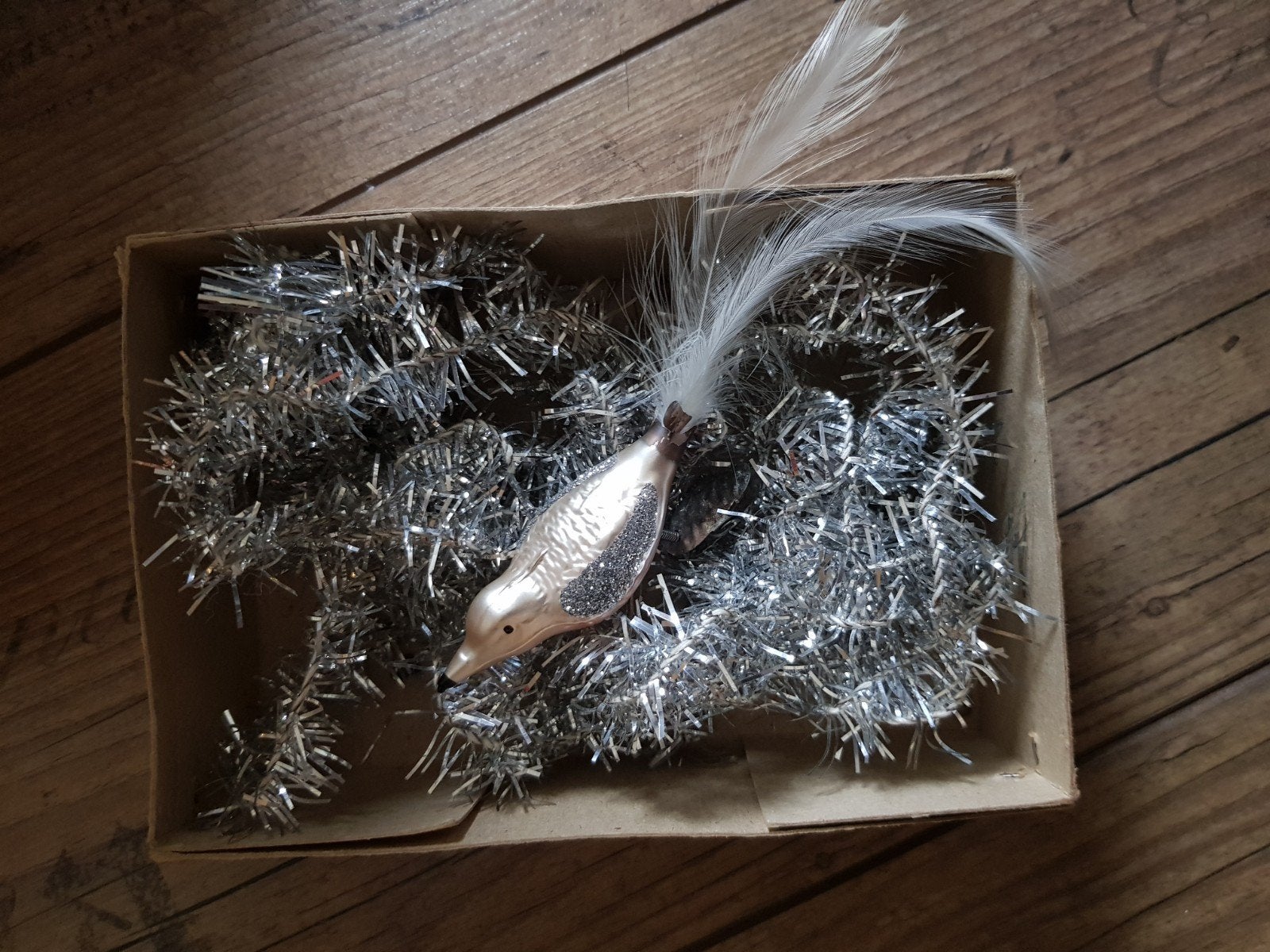 oud rose vogeltje op klip kerstoranament, Ophalen of Verzenden, Zo goed als nieuw
