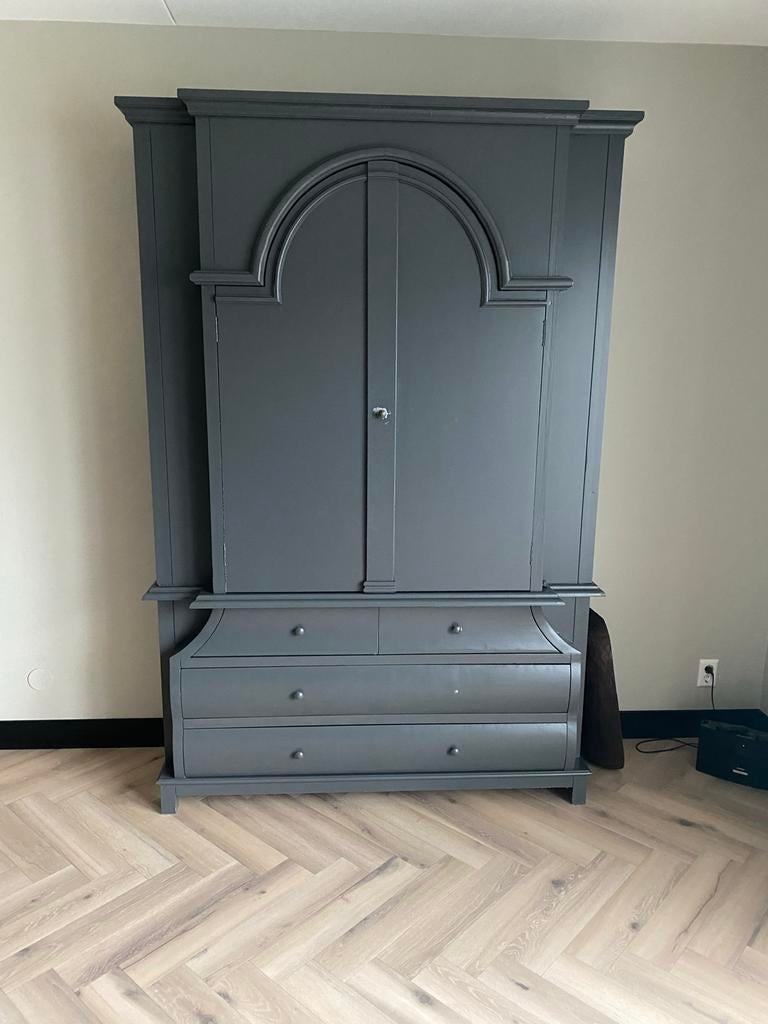MOET WEG! Grote grijze kast met lades en planken, Ophalen, Met deur(en), 200 cm of meer, Klassiek