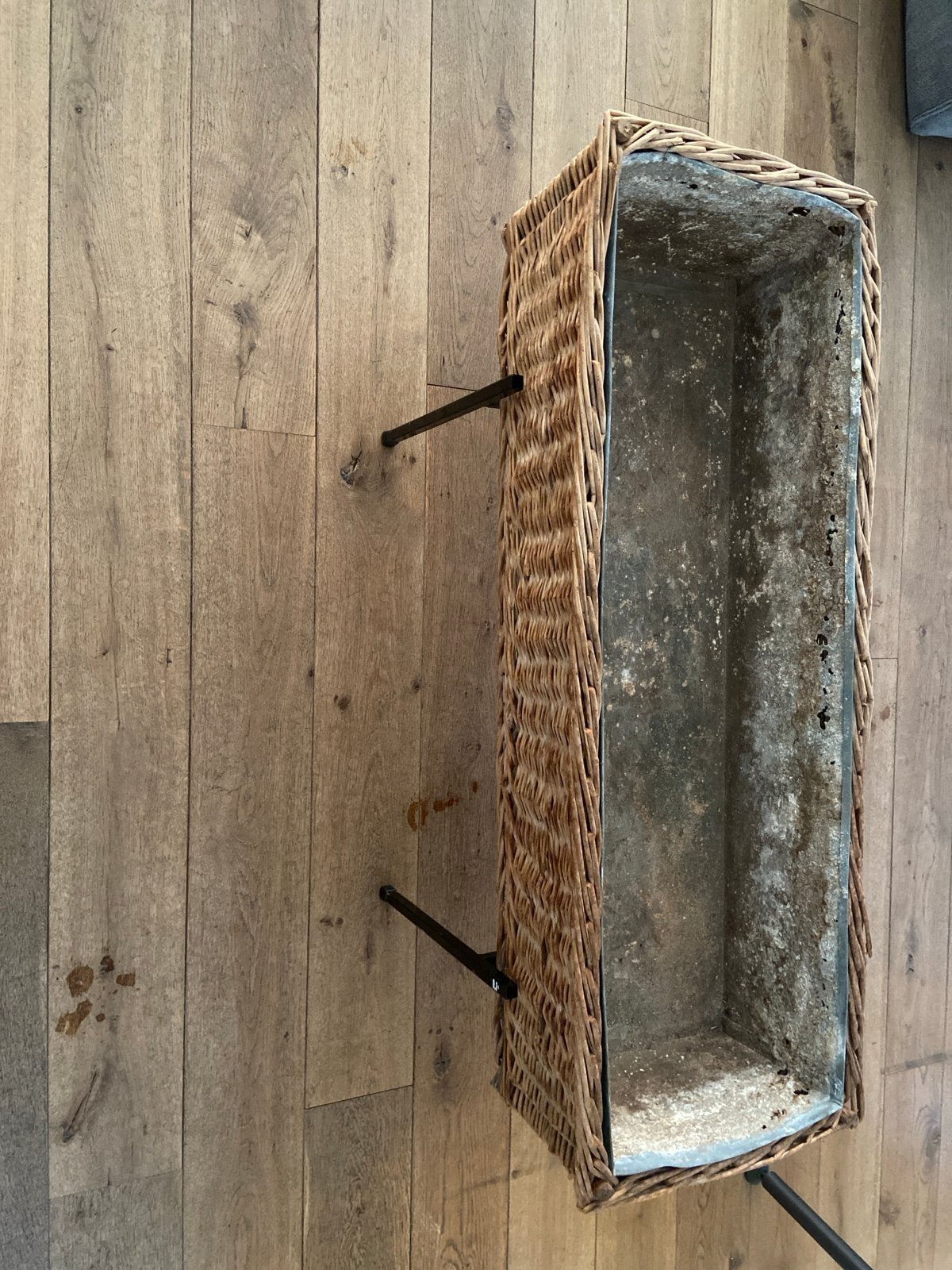 Rotan plantenbak op standaard - 103 cm breed, Overige materialen, Gebruikt, 100 cm of meer, Ophalen of Verzenden