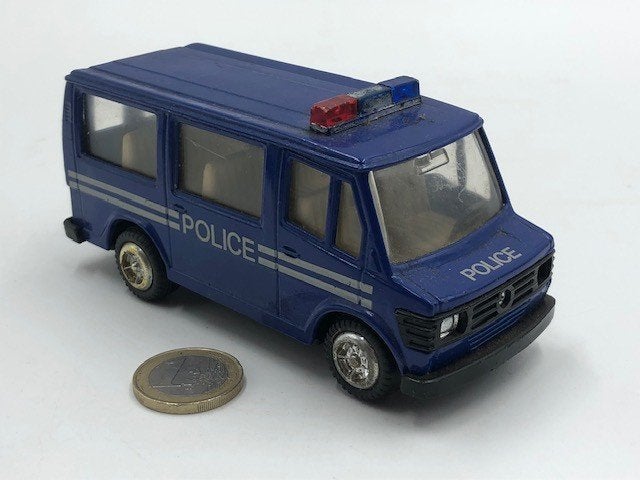 Mercedes Benz Type 207 Police., Hobby en Vrije tijd, Modelauto's | 1:43, Ophalen of Verzenden, Gebruikt, Auto, Overige merken
