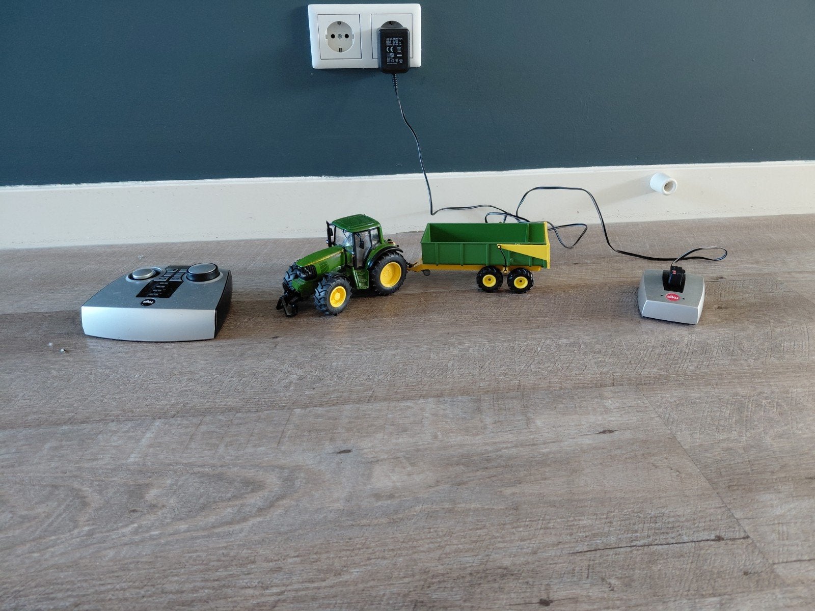 Siku Control John Deere Tractor met kiepwagen, Ophalen of Verzenden, Gebruikt