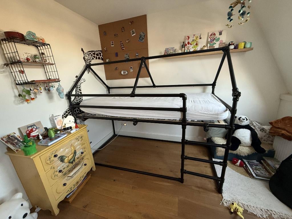 Halfhoogslaper van steigerbuis met huisje, Ophalen, Zo goed als nieuw, Halfhoogslaper