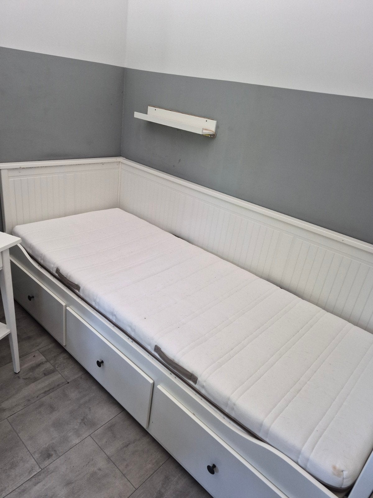 Ikea uitschuifbaar bed (80x200) met nachtkastje, Ophalen, Eenpersoons, Wit, 80 cm