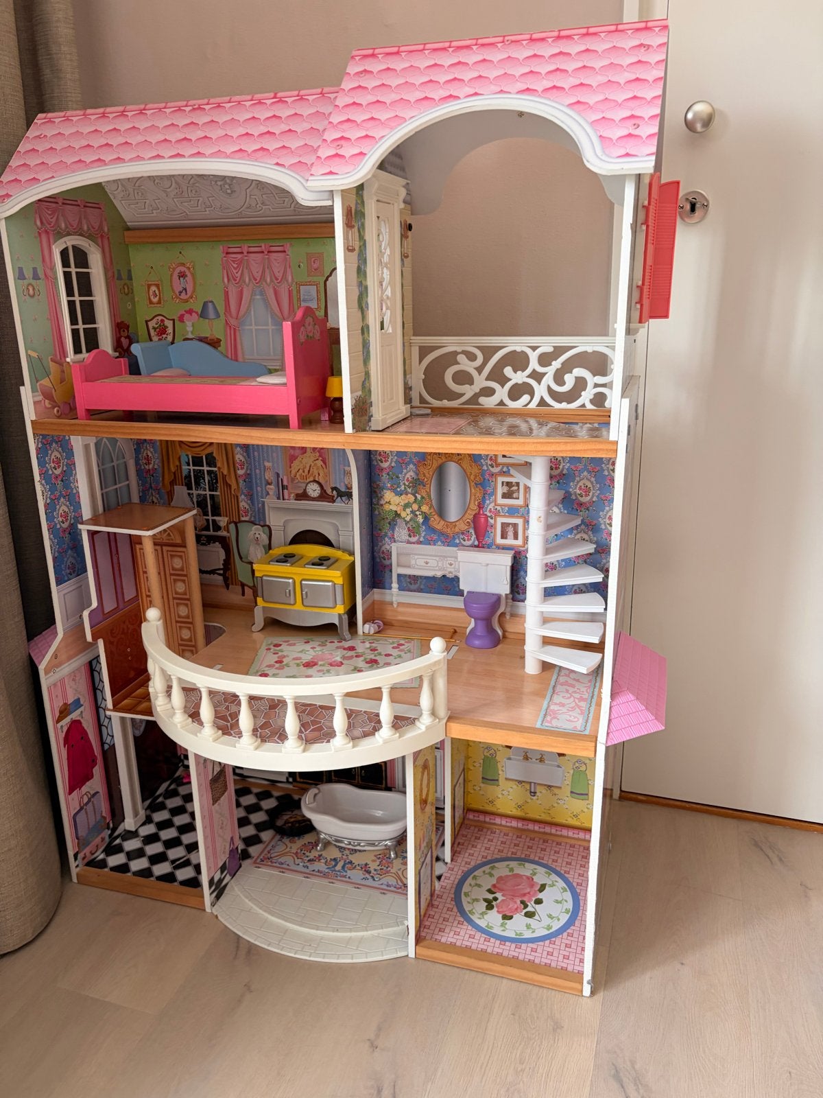 Groot houten Barbie huis met meubels, Ophalen, Gebruikt, Poppenhuis