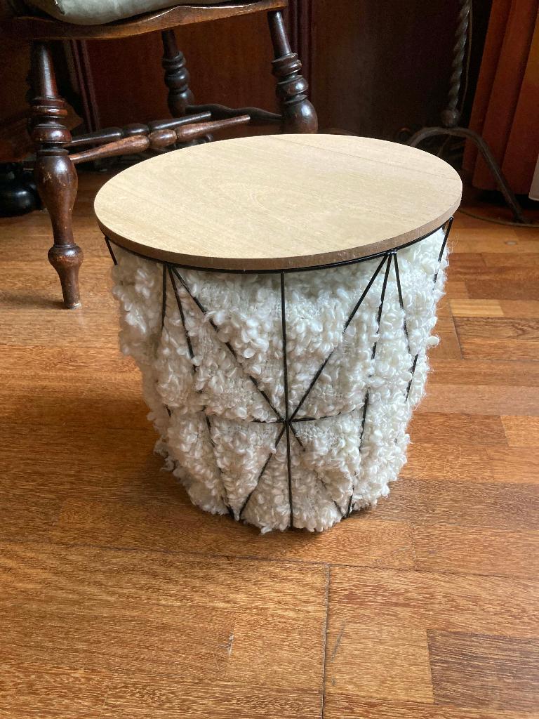 Korf met IKEA Ofelia plaid = bijzettafeltje, Huis en Inrichting, Ophalen, Minder dan 55 cm, Gebruikt, Rond